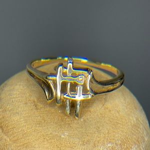 10kt gold, triple cross ring with Diamond